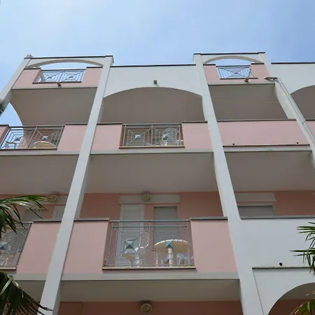 Belvilla By Oyo Lido Estensi Bilo Doria Apartman *
