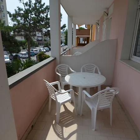 Belvilla By Oyo Lido Estensi Bilo Doria Apartman *